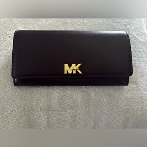 Michael Kors Mott Large Leather Wallet in burgundy